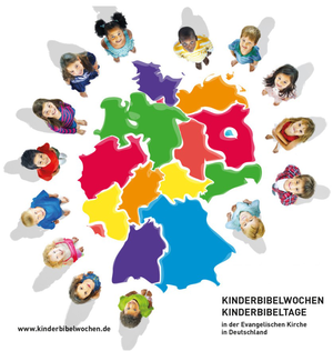 Deutschlandkarte der Landeskirchen, umringt von Kindern – Kinderbibelwochen und Kinderbibeltage in der Evangelischen Kirche in Deutschland